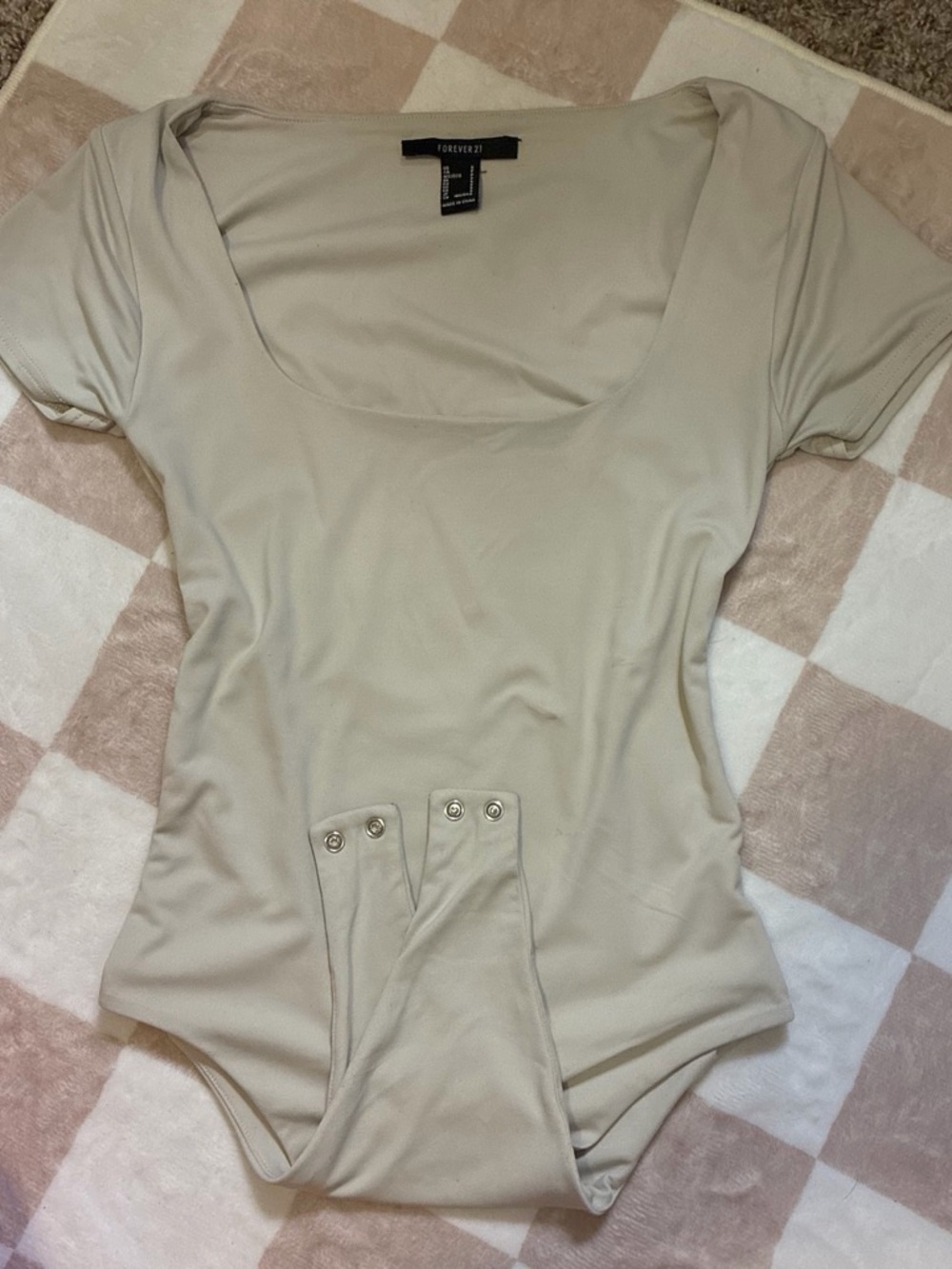 Forever 21 Light Beige Scoop Neck Short Sleeve Bodysuit
